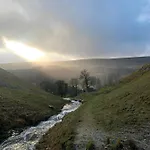 The Dale - Luxurious Annexe With Stunning View Апартаменты Buckden (North Yorkshire)